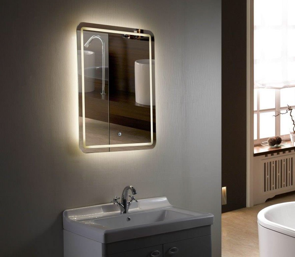Зеркало шкаф для ванной с подогревом и подсветкой